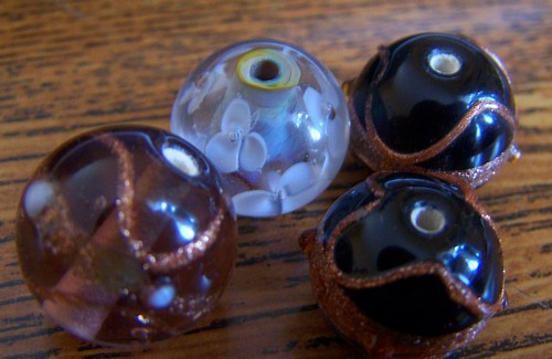Image: perles-a-la-lampe-383caf.jpg